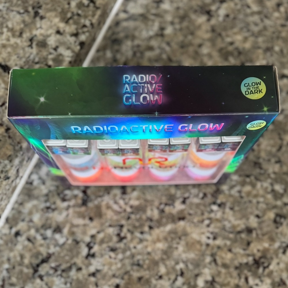 BRAND NEW - NEVER OPENED - Nail Polish Set - Multicolor